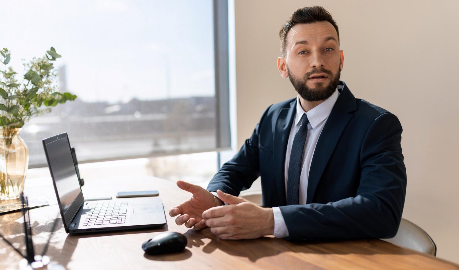 Ervaren consultant man in professionele setting